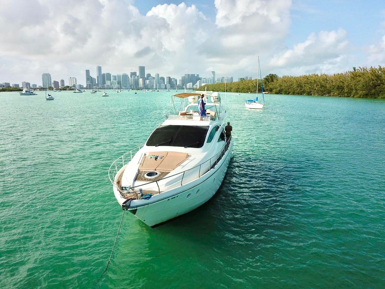 60’ Aicon Luxury
